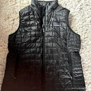 Women’s black Patagonia vest size xl